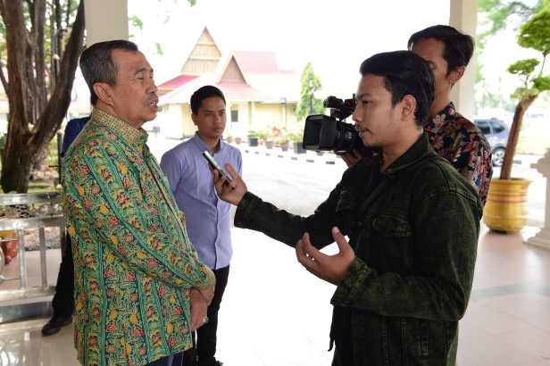 Gubernur Riau Syamsuar saat diminta konfirmasi terkait video viral pembebasan lahan di Kandis.
