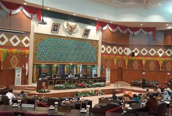 Sidang Paripurna DPRD Riau penetapan AKD. Foto: Antara