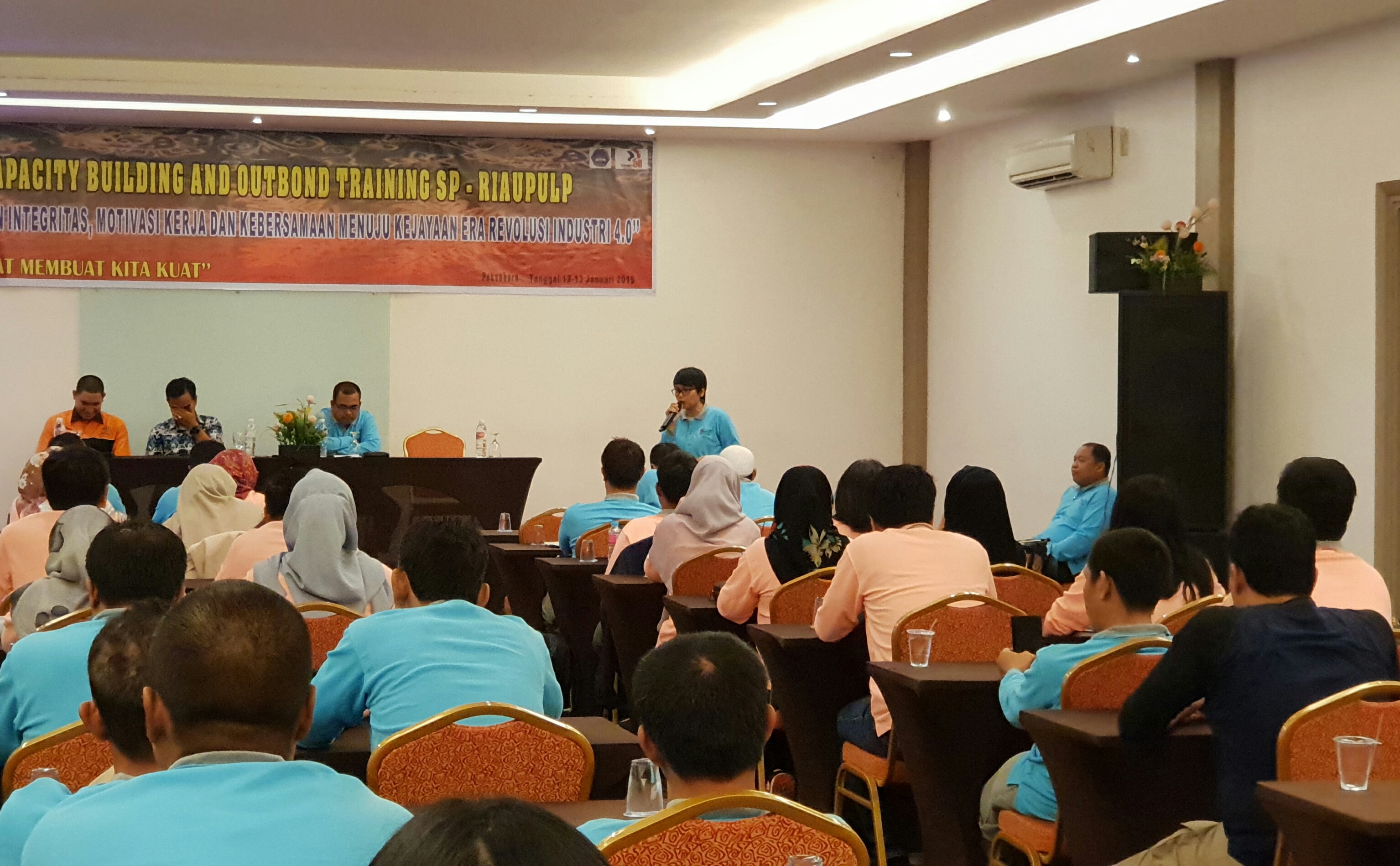 Suasana pelatihan yang ditaja SP Riau Pulp guna menguatkan integritas motivasi dan kebersamaan menuju kejayaan era revolusi industri 4.0 untuk karyawan PT RAPP