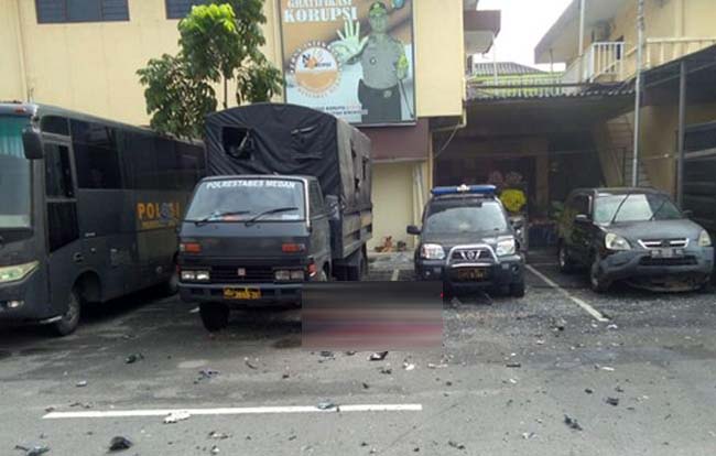 Lokasi tubuh korban diduga pelaku bom bunuh diri di Medan.
