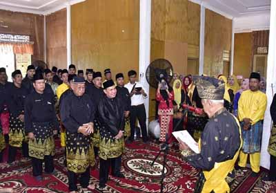Pelantikan Susunan Pengurus LAMR dari Kecamatan Pinggir di Balai Adat Lembaga Melayu Riau Kecamatan Pinggir, Senin (24/6).