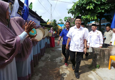 Calon Gubernur Riau nomor urut 1 Syamsuar di Desa Pasiran Tengah Rengat .