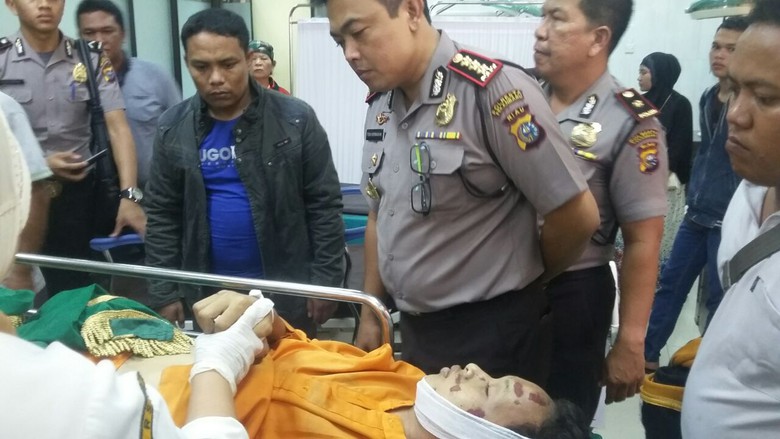 Kapolresta Pekanbaru saat mengunjungi korban tewas. Foto detik.com