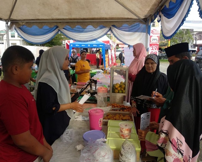 BPJPH Kemenag RI bersama Tim Satgas JPH Provinsi Riau dan Satgas JPH Kabupaten Siak melakukan sosialisasi secara masif WHO 2024 di beberapa titik lokasi Bazar Ramadan Siak.