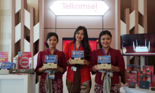 Telkomsel menyediakan layanan pelanggan di sejumlah titik lokasi seperti bandara, media center, GraPARI, hingga booth di venue utama BNDCC.(foto: istimewa)