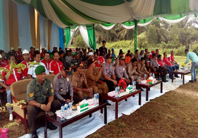 Unit pemerintahan kecamatan yang menghadiri acara program DMPA di Riau.