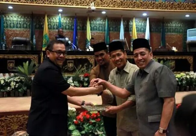 Rapat paripurna dalam penyampaian Pandangan Umum Fraksi terhadap Raperda tentang APBD Provinsi Riau Tahun Anggaran 2020, Senin (4/11).