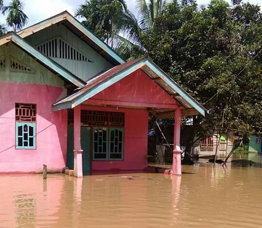 Kondisi banjir yang rendam rumah penduduk di Kuansing.