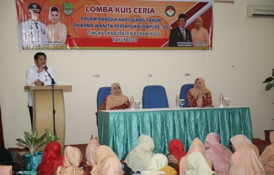 Sekda Abdul Haris membuka kegiatan seperti kuis ceria, dan DWP Idol, dan bazar, bersempena HUT ke - 20 DWP Rohul tahun 2019 dihadiri Ketua DWP Neti Herawati S.Kep.