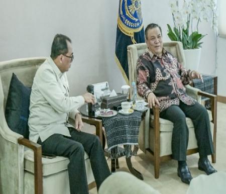 Pj Gubernur Riau, SF Hariyanto bersama Menhub RI.(foto: sri/halloriau.com)