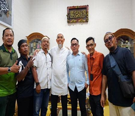 Walikota Dumai bersama rombongan PWI Dumai saat halalbihalal.(foto: bambang/halloriau.com)
