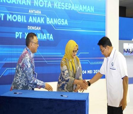 Presiden Direktur & CEO XL Axiata, Dian Siswarini usai penandatanganan kerjasama dengan PT MAB.(foto: istimewa)
