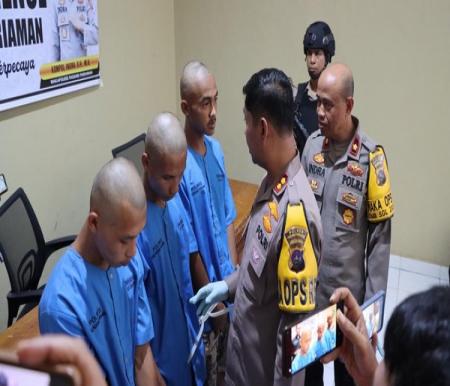 Jajaran Polres Padang Pariaman, Sumbar berhasil menangkap tiga pelaku pemerkosaan (foto/detik)