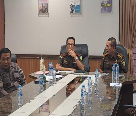 Kepala Kejati Riau, Akmal Abbas, bersama Direktur Oharda Jampidum Kejagung, Nanang Ibrahim.(foto: sri/halloriau.com)