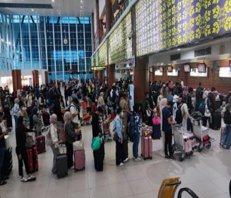 Jumlah penumpang di Bandara SSK II Pekanbaru sudah melandai (foto/Yuni)