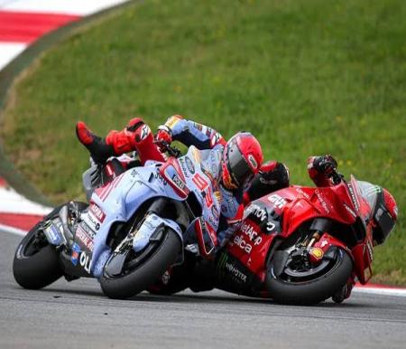 Francesco Bagnaia vs Marquez di MotoGP 2024.(foto: detik.com)