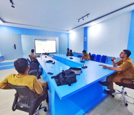 Pelaksanaan presentase aplikasi Pajak Daerah oleh Tim pengembangan, kebijakan dan sistem informasi Bapenda Kabupaten Kepulauan Meranti