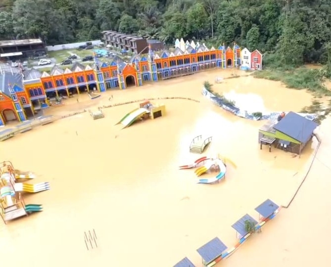 Banjir dikawasan wisata Lembah Harau