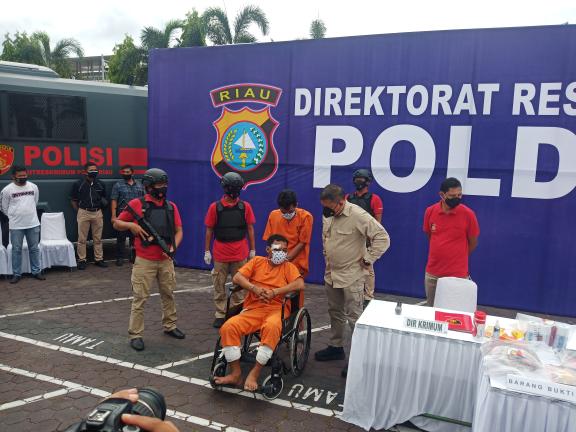 Ekspos kasus pembunuhan supir travel di Pekanbaru.