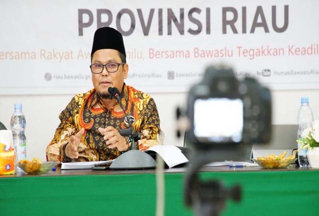 Ketua Bawaslu Riau Rusidi Rusdan