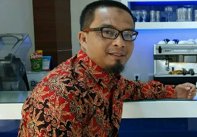 Koordinator Bidang Pengawas Isi Siaran, KPID Riau Asril Darma