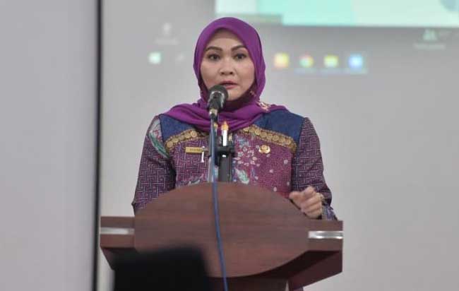 Asisten II Sekretariat Daerah Provinsi (Setdaprov) Riau, Evarevita pada acara Peringatan Hari Ikan Nasional yang ke-7, tahun 2020 dan sekaligus makan ikan bersama, Kamis (26/11/2020).