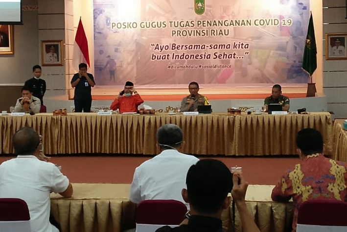 Gubri Syamsuar pimpin pertemuan bersama Pemred media se-Riau, Jumat (3/4/2020).
