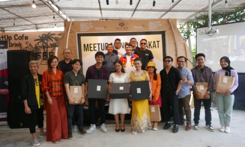 Para finalis dan juara MeetUp Mencari Bakat Kategori Musik di Pekanbaru.(foto: rivo/halloriau.com)
