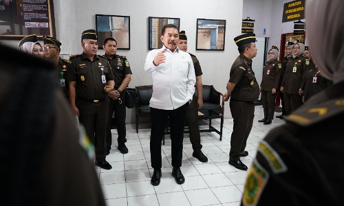 Jaksa Agung, ST Burhanudin saat kunjungan kerja ke Riau.(foto: bayu/halloriau.com)
