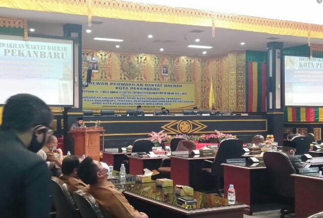 Rapat Paripurna DPRD Pekanbaru.