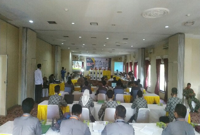 Suasana rapat plebo rekapitulasi suara tingkat Rohul yang dilaksanakan KPU Rohul, dengan perketat Prokes. 