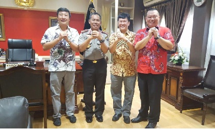 Dari kiri ke kanan, Wijadi NB, Kapolda Riau, Zulkarnain Adinegara, Kamin dan Peng Suyoto.
