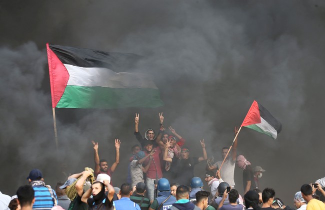  Demonstran Palestina berkumpul di perbatasan Gaza, mereka memprotes blokade Israel dan meminta hak atas ke tanah mereka di selatan Gaza. Foto : Detik