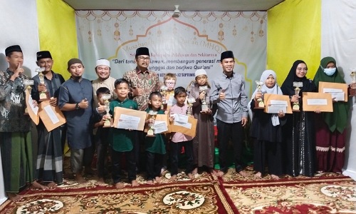 Para juara MHQ Al-Ijtihad Pelalawan.(foto: andi/halloriau.com)