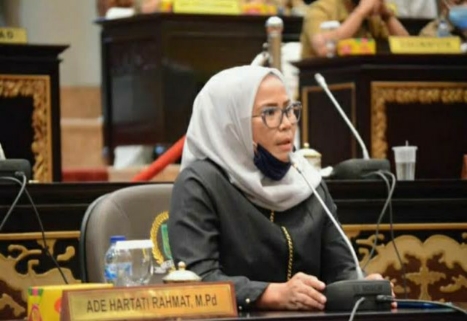 Anggota DPRD Riau Ade Hartati