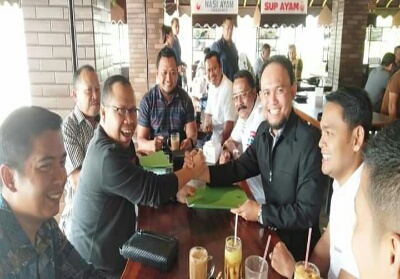 Penyerahan dan penandatanganan NPHD antara Pemkab Kepulauan Meranti, KPU dan Bawaslu itu dilakukan disalah satu kafe di Kota Batam, Kepulauan Riau, Selasa (1/10/2019).