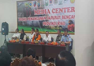 Rapat koordinasi penanganan Karhutla di Riau.