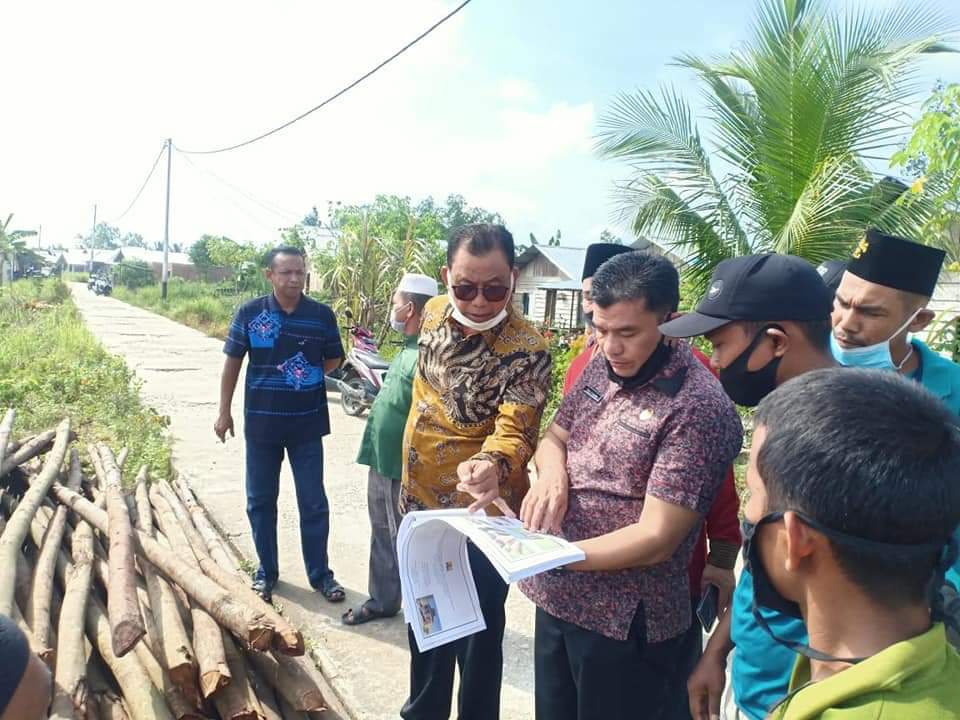 Bupati Suyatno meminta kepada Camat, Lurah, Ketua RT/RW serta tokoh masyarakat untuk mendukung dan membantu pembangunan Rusus dan SPAM agar berjalan lancar.