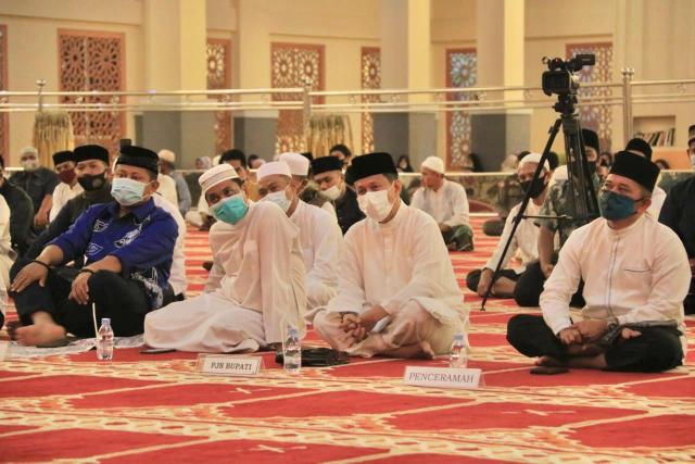 Peringatan Maulid Nabi Muhammad SAW tingkat Rohul, di Madjid Agung Islamic Center Rohul dihadiri Pjs Bupati Rohul Masrul Kasmy, Sekda, Forkompinda, OPD dan ribuan jemaah lainnya.