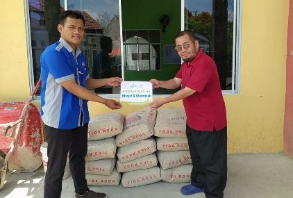Rumah Yatim Cabang Riau memberikan bantuan untuk pembangunan Masjid Raudhatul Jannah