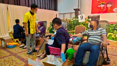 Panitia Bersama Baksos Imlek menggelar kegiatan donor darah di Pekanbaru (foto/Bayu)