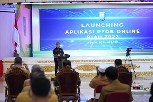 Gubernur Riau Syamsuar saat launching PPDB online SMA/SMK sederajat tahun ajaran 2022/2023