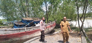 Sejumlah kapal pencuri ikan yang masih bersandar di UPT PSDKP wilayah III Rohil