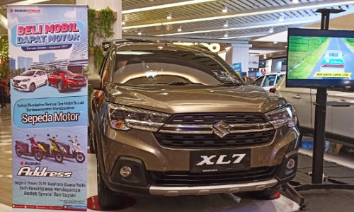 Suzuki XL7 di pameran Suzuki SBT Riau di Mal Living World Pekanbaru.(foto: rahmat/halloriau.com)