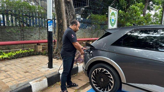 PLN ubah tiang listrik jadi SPKLU.(foto: int)