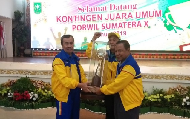 Gubernur Riau Syamsuar sambut kontingen Riau yang pulang membawa gelar juara umum Porwil Sumatra.