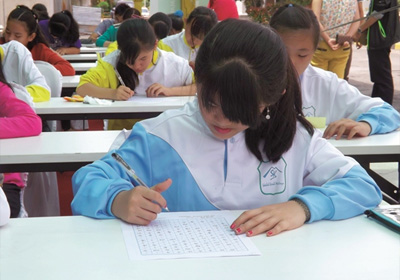 Lomba Seni menulis dan Kaligrafi Mandarin yang dilaksanakan tahun lalu di Mal SKA, Pekanbaru.<br>