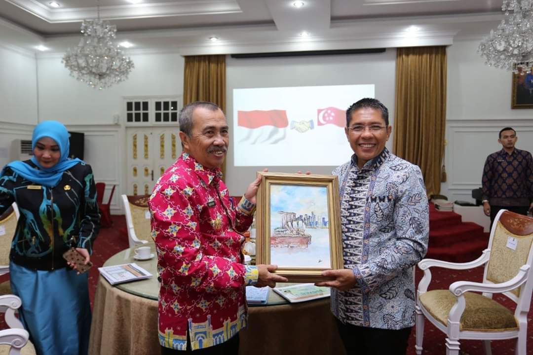 Gubernur Riau, H Syamsuar usai bersama Wakil Menteri Luar Negeri Singapura, Dr Maliki Osman, Kamis (13/2/2020)