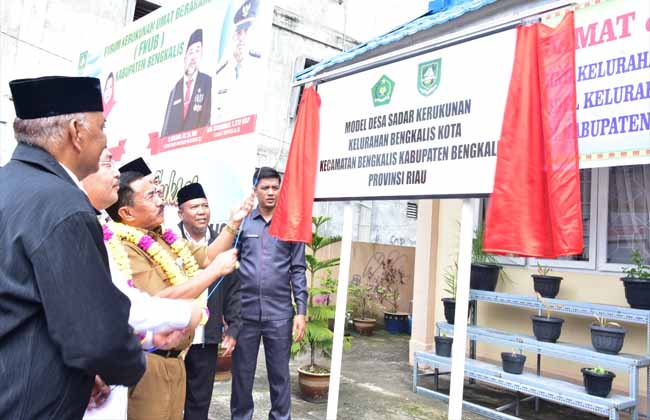  Asisten Administrasi  Umum T Zainuddin meresmikan Kelurahan Bengkalis Kota Sebagai Model Desa Sadar Kerukunan di Provinsi Riau tahun 2019.
