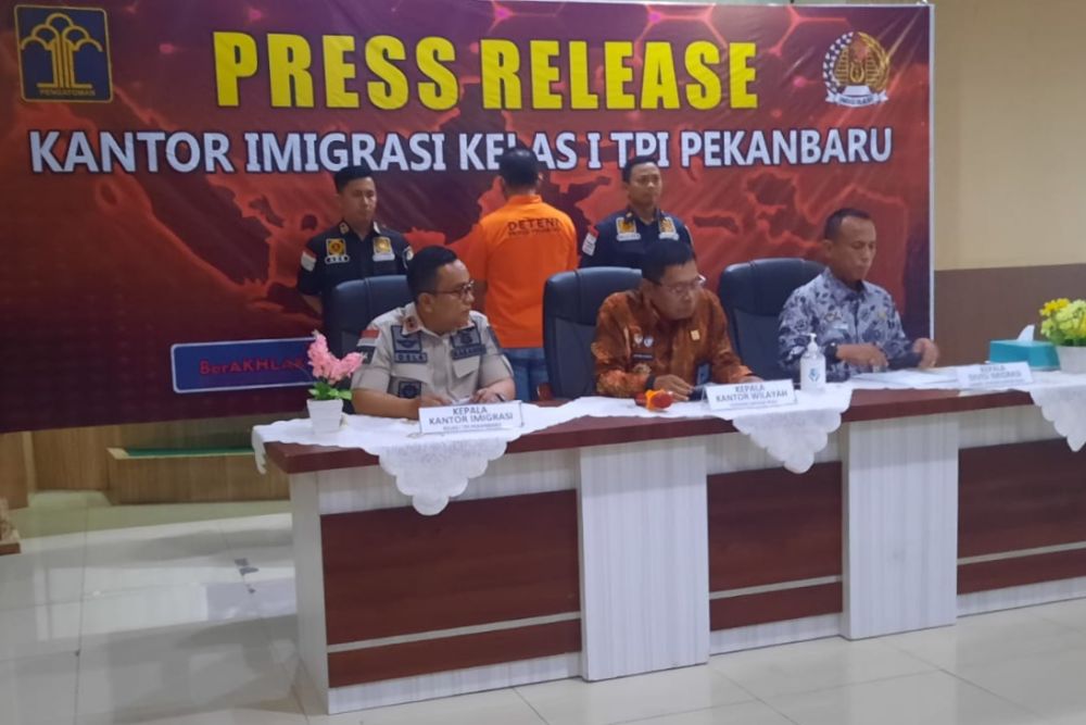 Kantor Wilayah Kemenkumham Riau mengamankan tiga WN Malaysia yang melanghar peraturan keimigrasian (foto/int)